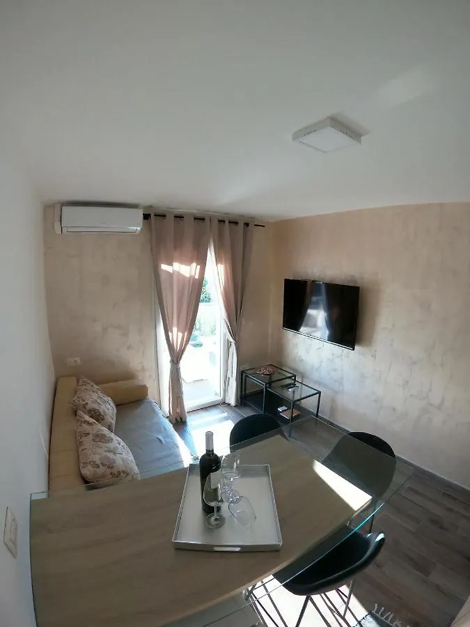 Apartment Natalia Valbandon 0*,